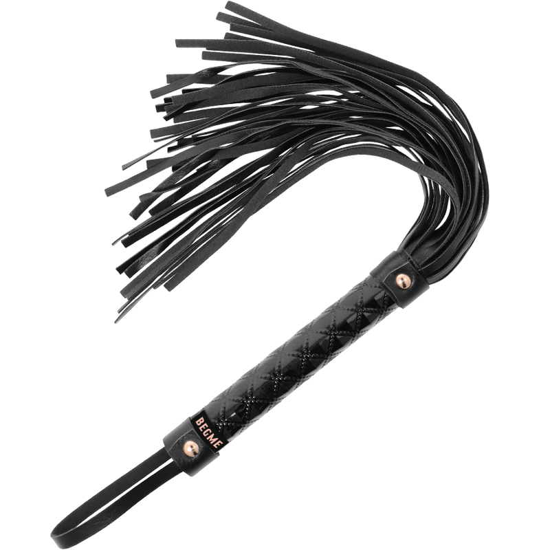 Flogger BEGME Black Edition negro con flecos y mango acolchado