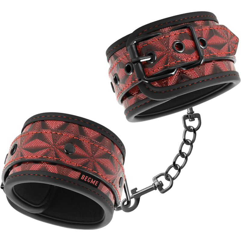 Esposas para manos Begme Red Edition en rojo con cadena negra y forro negro.