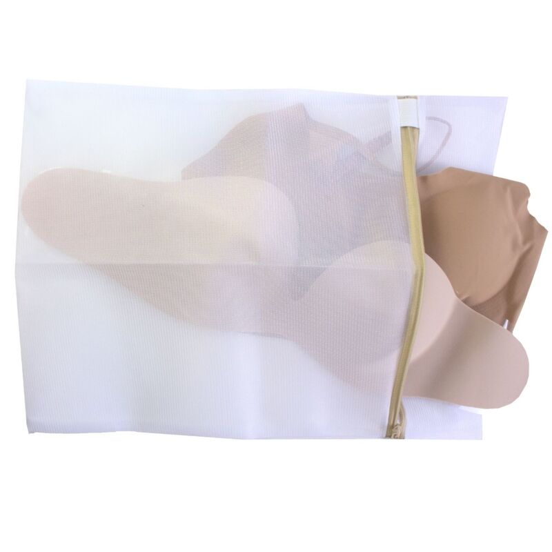 Bolsa de lavado Bye-Bra de malla con lencería beige en el interior