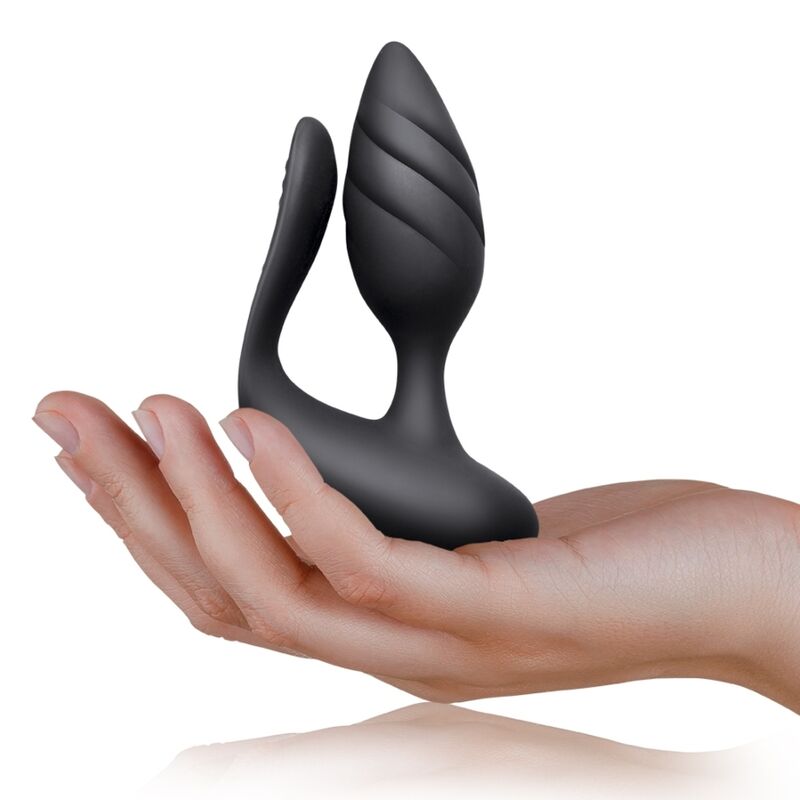ROCKS-OFF Cocktail Plug negro sobre la mano, con diseño curvado y textura visible.