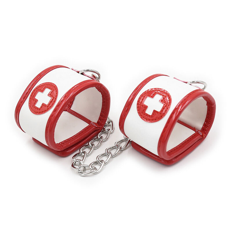 Detalle del mini set Ohmama Fetish con dos accesorios tipo esposas blancas y rojas unidos por cadena metálica.