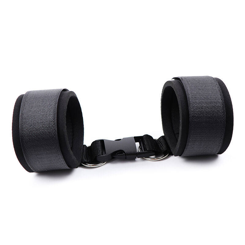 Esposas de neopreno Ohmama Fetish negras, vista frontal.