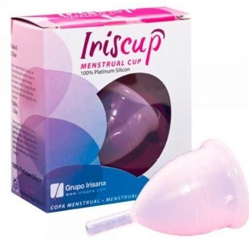 IRISCUP copa menstrual rosa con caja del producto y bolsa esterilizadora visible