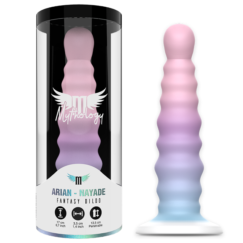 Mythology Arian Nayade Dildo rosa y lila con base de ventosa, junto a su caja del producto.