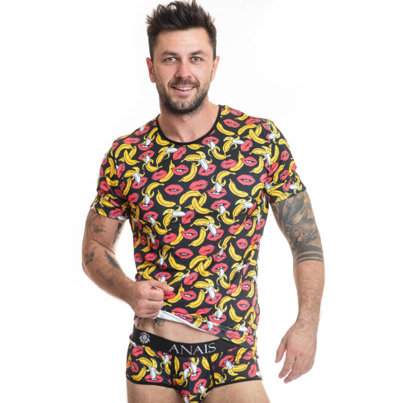 Modelo masculino con camiseta y bóxer ANAIS MEN Banana, estampado de bananas y labios.
