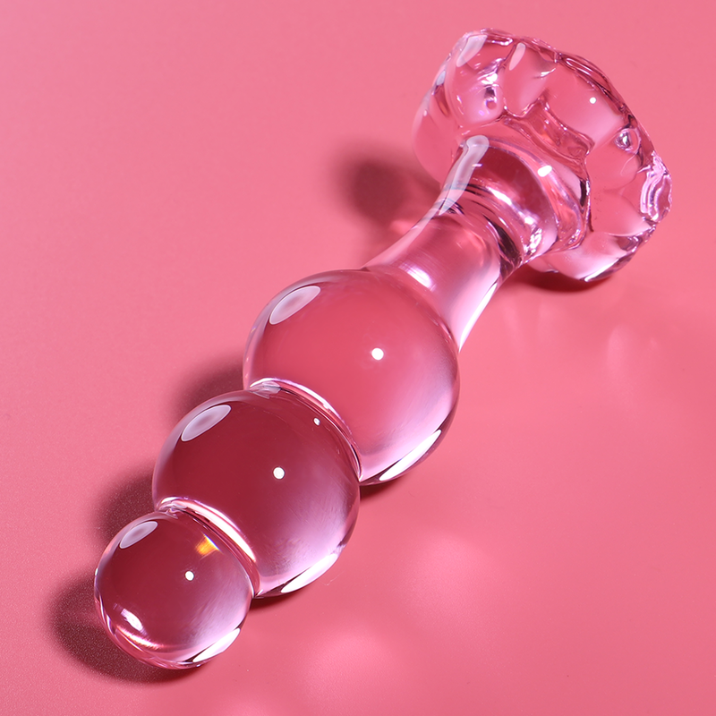 Plug anal de vidrio rosa Nebula Series by Ibiza en vista inclinada con base texturizada.