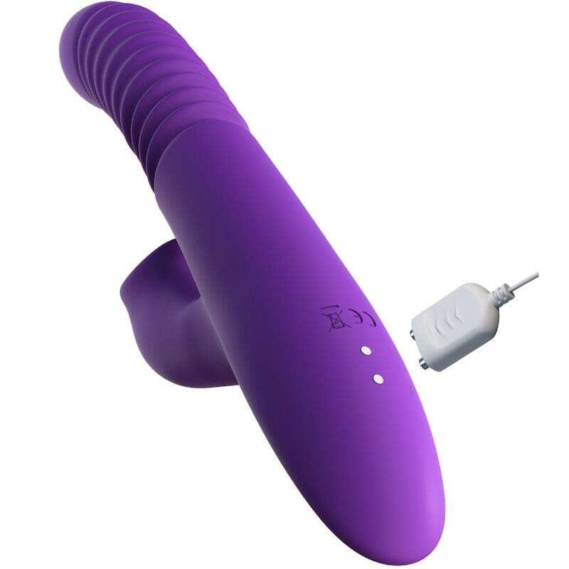 Detalle del estimulador Fantasy For Her morado, con zona estriada y conector de carga visible.