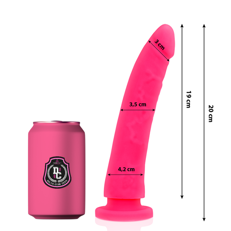 Dildo realista rosa DELTACLUB con medidas de 20 cm y referencia de tamaño con una lata rosa.