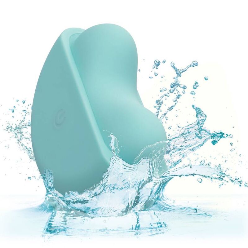 Detalle del vibrador CalExotics Ovation Applause en verde aqua, con salpicadura de agua.