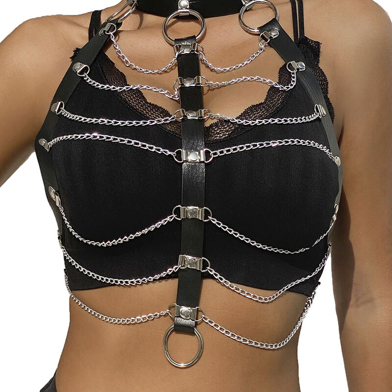 Arnés de pecho Subblime Fetish negro con cadenas plateadas, vista frontal.