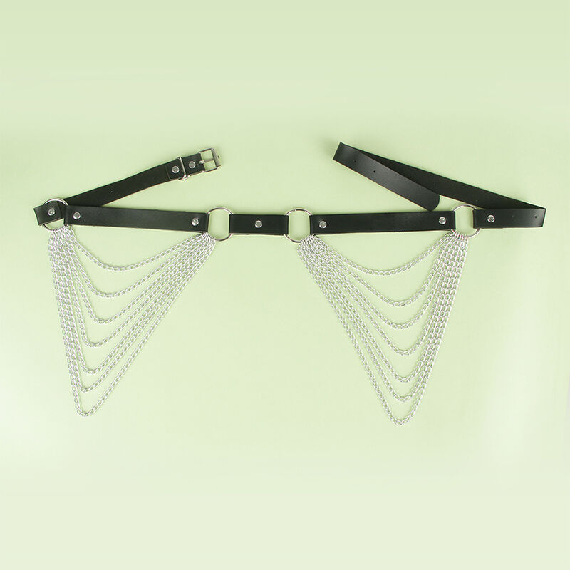 Detalle del cinturón SUBBLIME FETISH negro con cadenas plateadas y anillas metálicas.