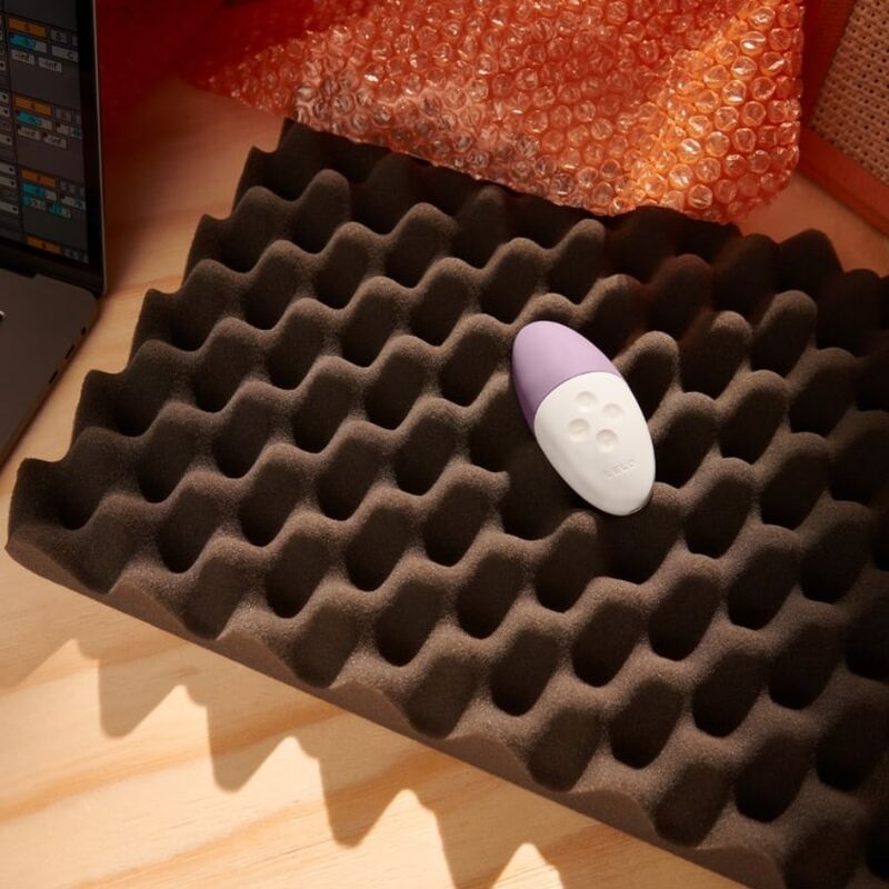LELO SIRI 3 en detalle, con acabado lavanda y espuma de protección.