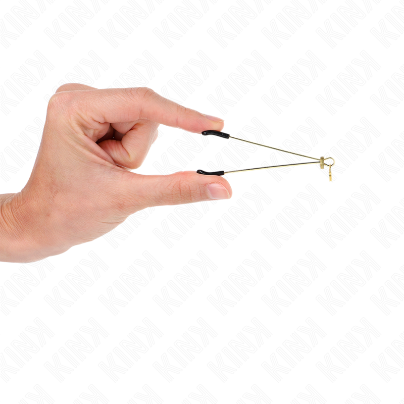 Detalle de las Kink Nipple Grip: pinza fina dorada con puntas negras y aro colgante.