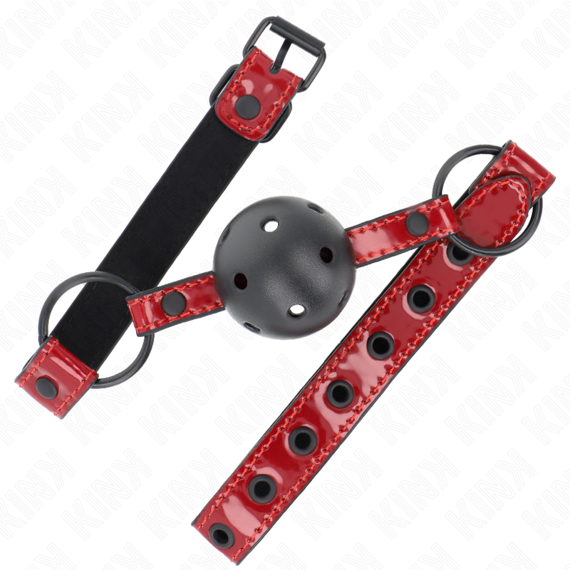 Detalle de la mordaza KINK Collar & Gag con correas rojas brillantes y bola negra ventilada.