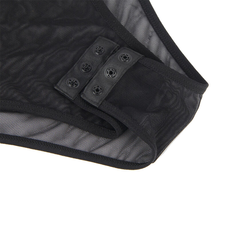Detalle del body de encaje negro SUBBLIME 954055 con cierre de corchetes.