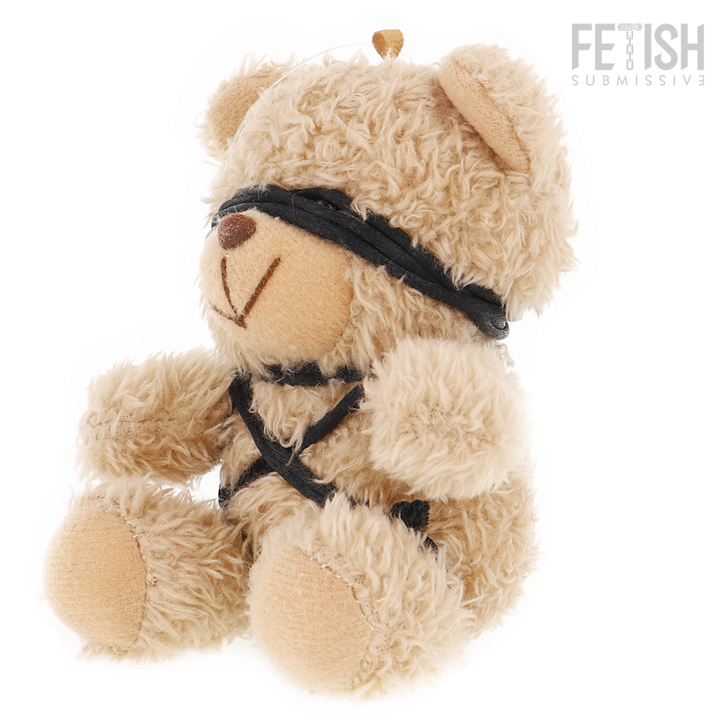 Peluche teddy Winnie de FETISH SUBMISSIVE, de perfil con antifaz y arnés negro.