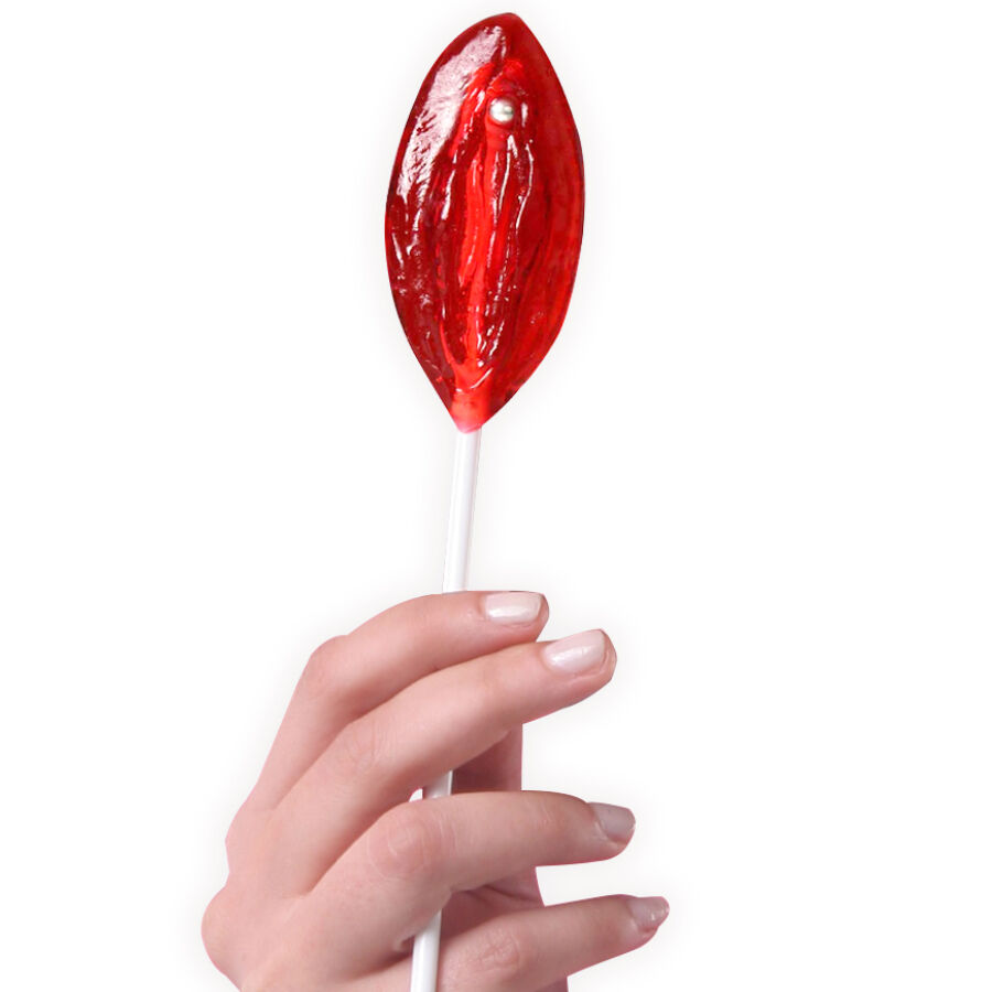 Piruleta roja Secretplay Cosmetic con forma de vulva, sujetada con la mano.
