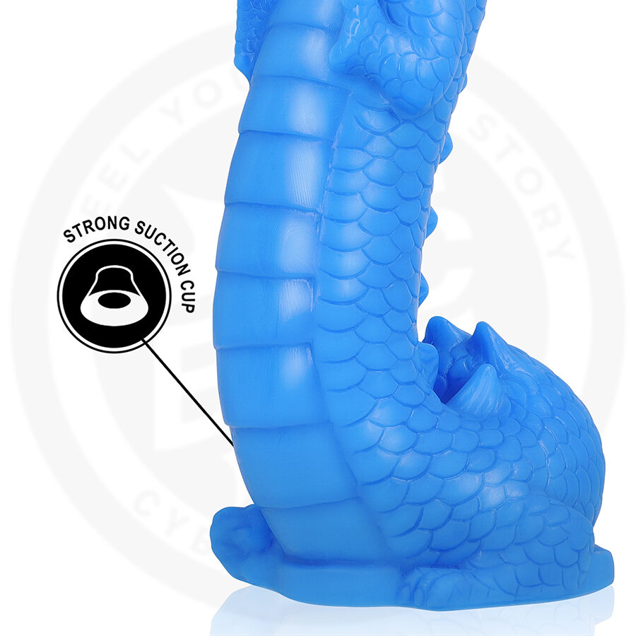 Detalle del EPIC Naga en azul con base de ventosa y textura de escamas.