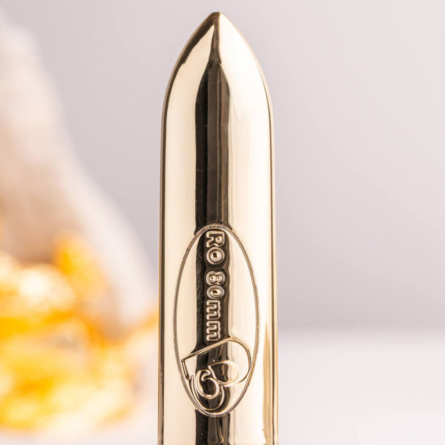 Detalle del vibrador bullet Rocks-Off RO-80 Champagne en acabado dorado metálico.