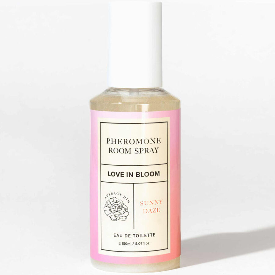 Spray de ambiente Eye Of Love Bloom Sativa Sunny Daze en frasco transparente con etiqueta rosa.