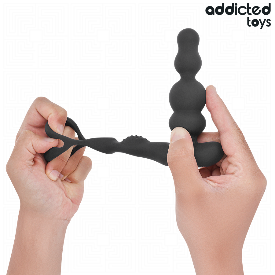 Detalle del masajeador prostático Addicted Toys en negro, doblado entre dos manos.
