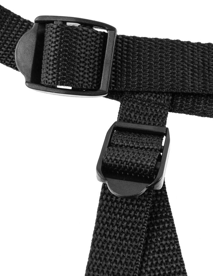 Detalle del arnés Stay-Put Harness de FETISH FANTASY SERIES con hebilla ajustable negra.