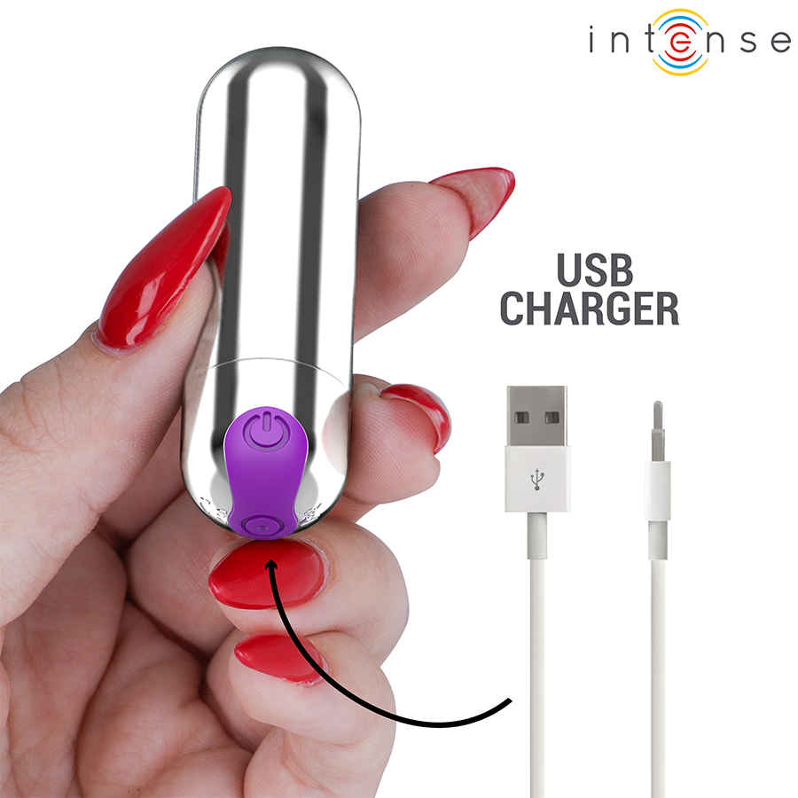 INTENSE Karen Mini en detalle, vibrador bala plateado con control morado y cargador USB.
