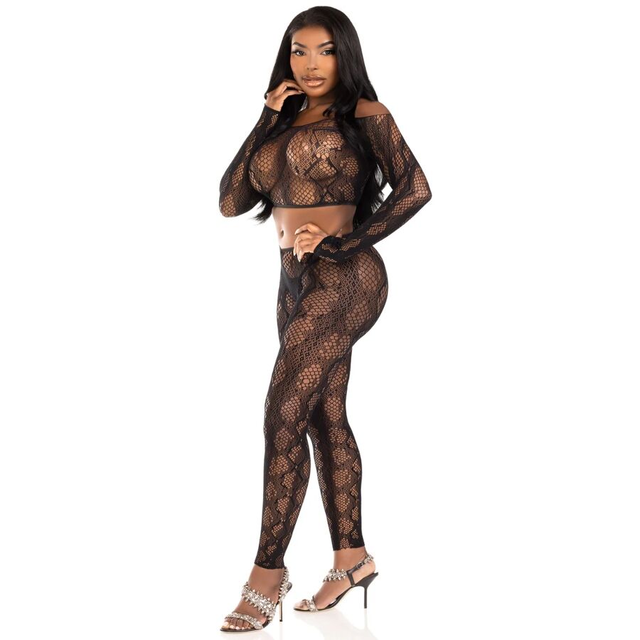 Leg Avenue 89373: conjunto negro de top corto con hombros descubiertos y mallas sin pies con estampado pitón, en una modelo de cuerpo entero.
