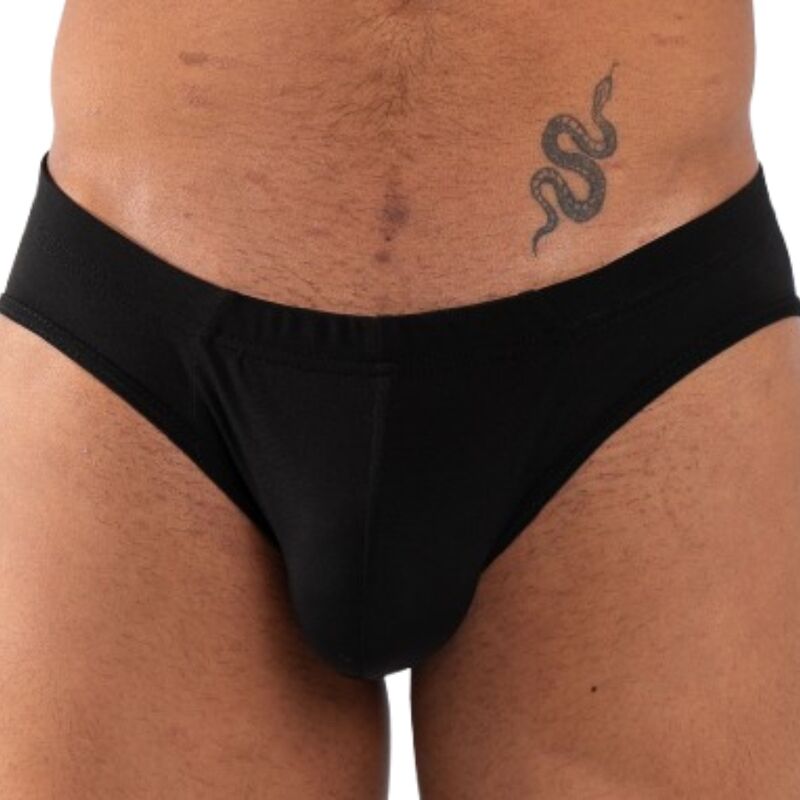BURN 019 slip masculino negro, vista frontal en detalle sobre el torso.