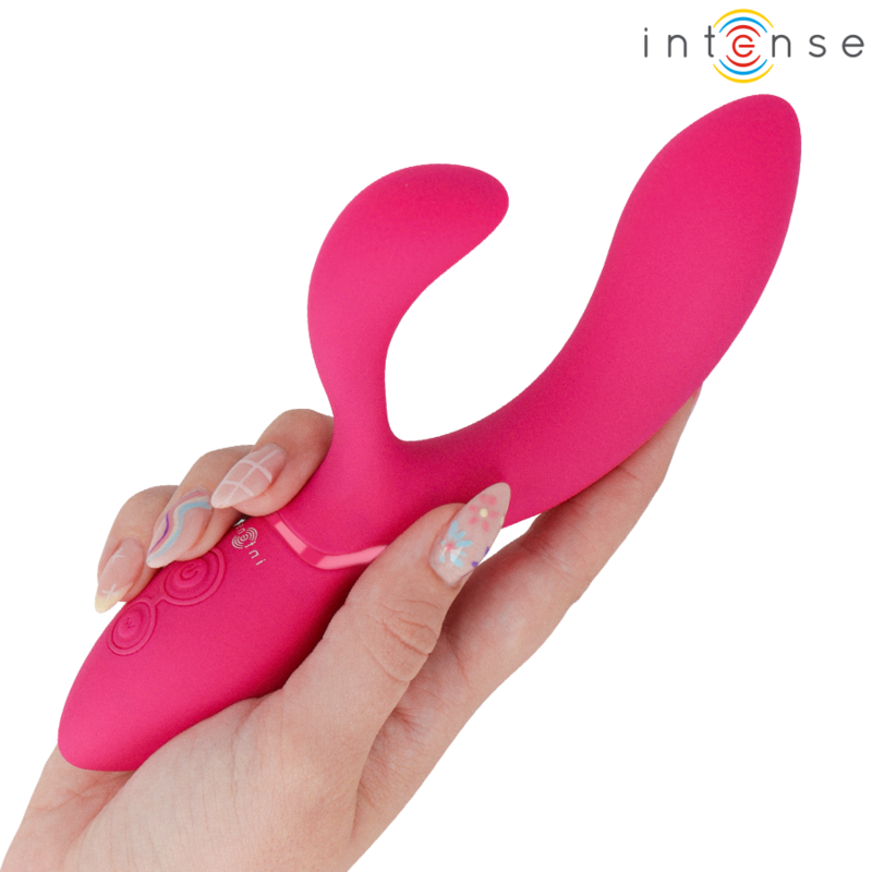 INTENSE Charly en detalle, vibrador rosa articulado con doble punta en la mano.