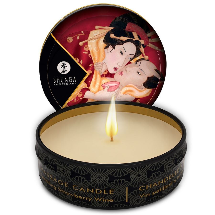 Vela de masaje Shunga Candles en lata abierta, con la mecha encendida y tapa ilustrada.