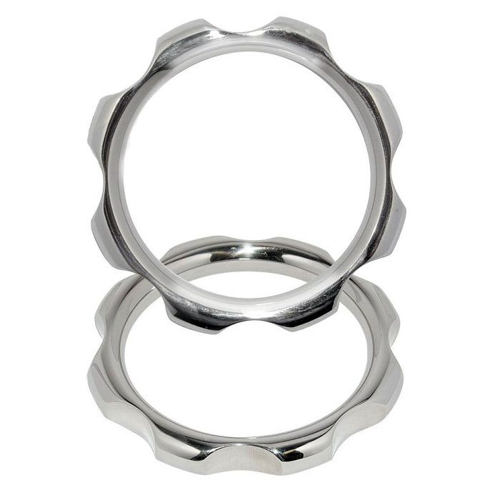 Metal Hard Torque: dos anillos metálicos plateados con borde ondulado, vista frontal.