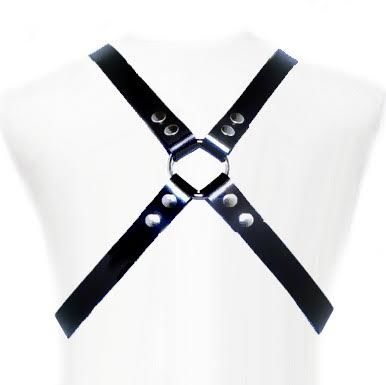 Arnés básico Leather Body negro en forma de X sobre el torso de un maniquí.