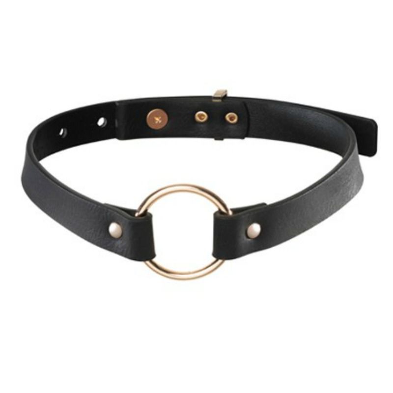 Gargantilla negra Bijoux Maze con aro dorado central.