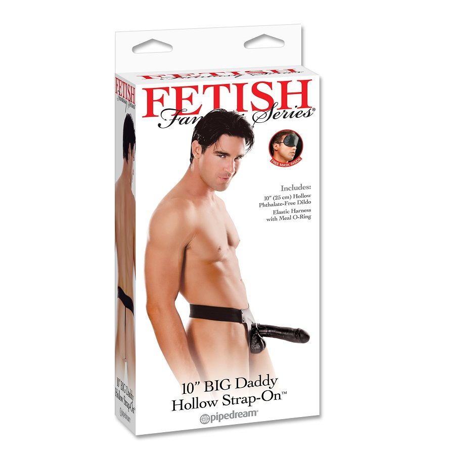 Caja del producto FETISH FANTASY SERIES con arnés strap-on negro y modelo masculino