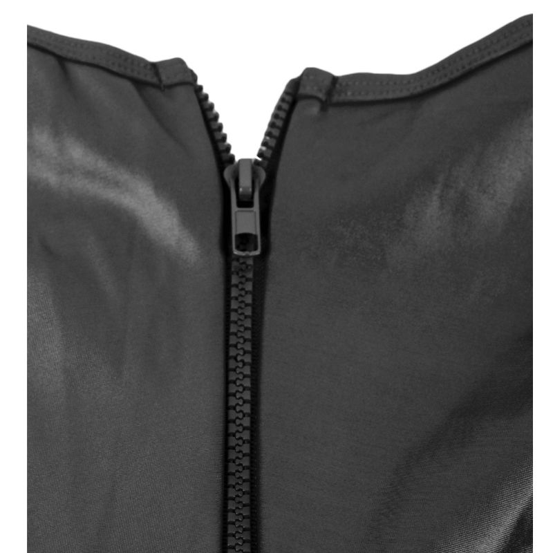 Detalle del teddy Subblime Bodies negro con cierre frontal y escote abierto.