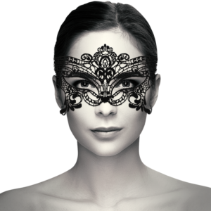 Antifaz ancho de encaje Coquette Chic Desire negro sobre el rostro, en vista frontal.